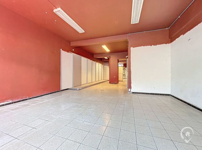 Condrogest - Emplacement idéal pour bureau ou commerce à vendre à Dinant