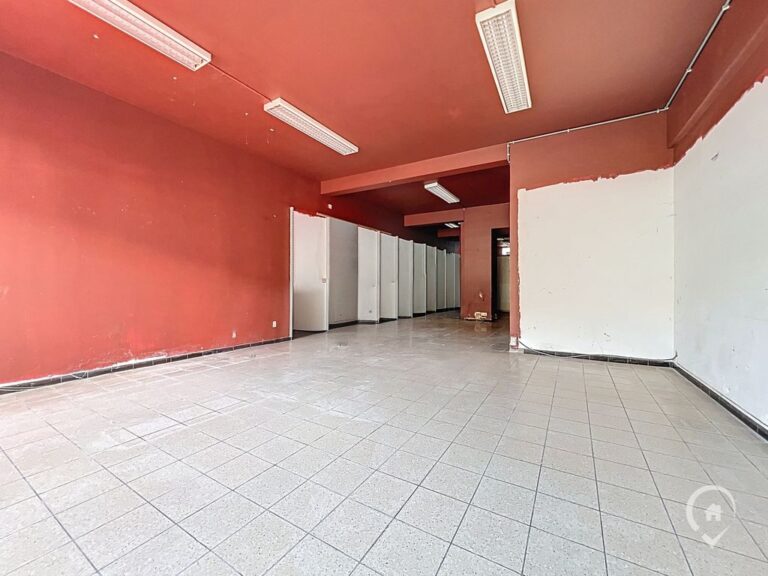 Condrogest - Emplacement idéal pour bureau ou commerce à vendre à Dinant