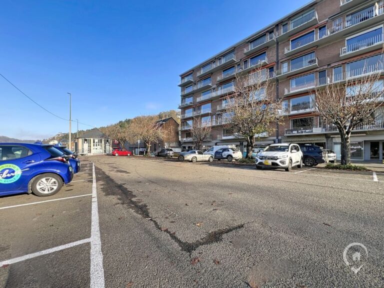 Condrogest - Emplacement idéal pour bureau ou commerce à vendre à Dinant