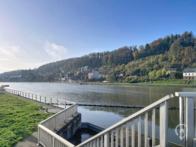 Condrogest - Emplacement idéal pour bureau ou commerce à vendre à Dinant