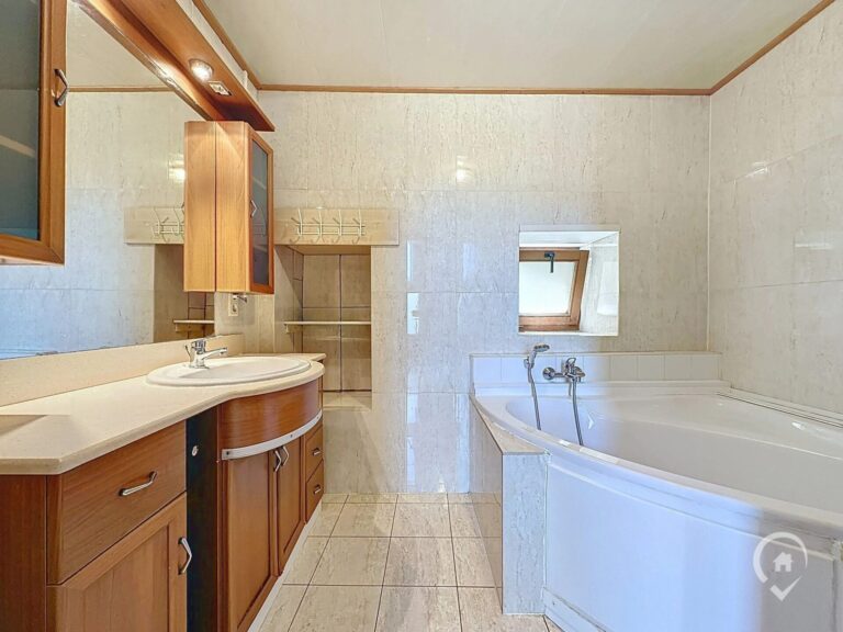 Condrogest - Magnifique maison en pierre 4 chambres à vendre - gîte