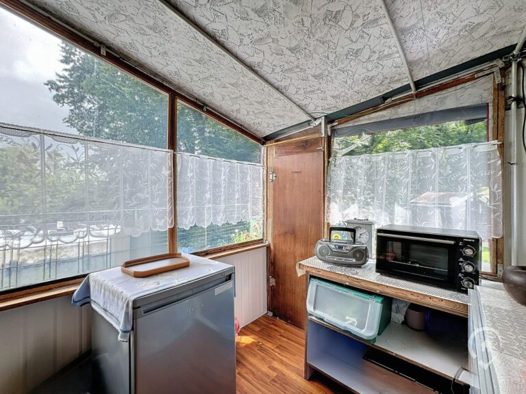 Condrogest - Caravane résidentielle 2 chambres à vendre à Hastière