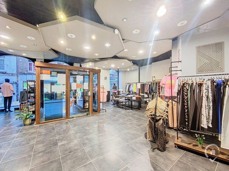 Condrogest - Commerce à louer au centre de Dinant, avec vue Croisette