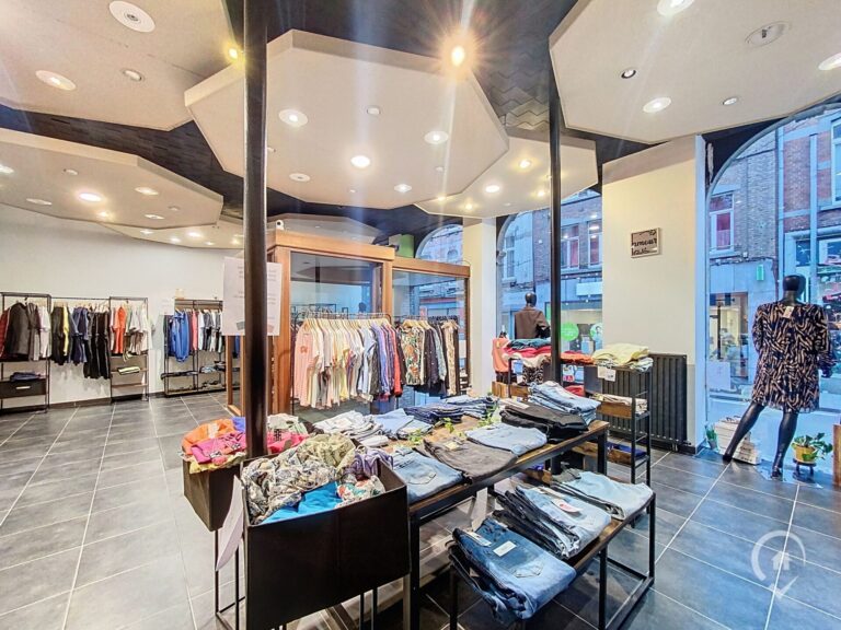 Condrogest - Commerce à louer au centre de Dinant, avec vue Croisette