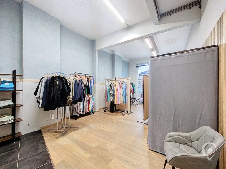 Condrogest - Commerce à louer au centre de Dinant, avec vue Croisette