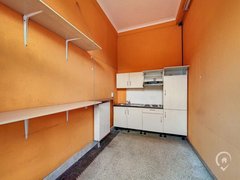 Condrogest - Commerce à louer au centre de Dinant, avec vue Croisette