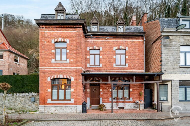 Condrogest - Authentique maison à vendre dans le centre d'Hastière