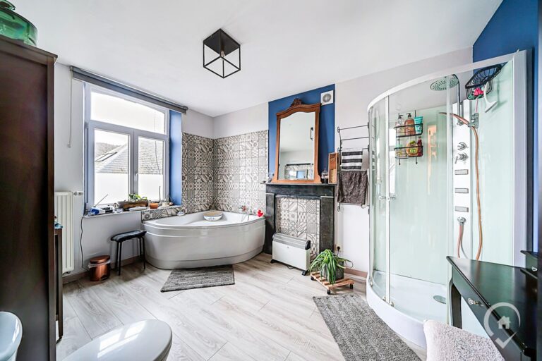 Condrogest - Authentique maison à vendre dans le centre d'Hastière