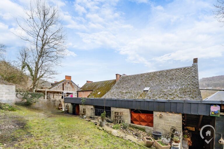 Condrogest - Authentique maison à vendre dans le centre d'Hastière