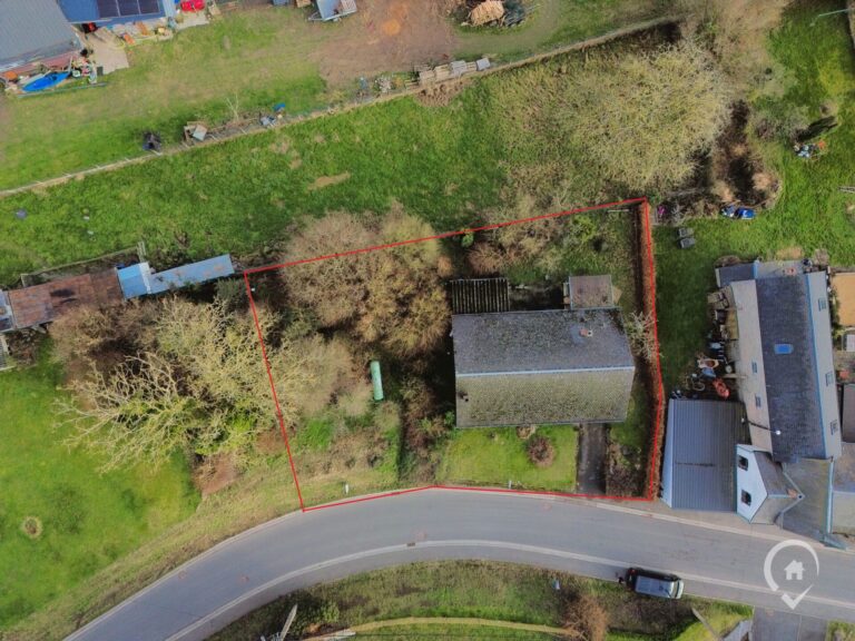 Condrogest - Villa plain-pied 2 chambres à rénover à vendre à Sorinnes