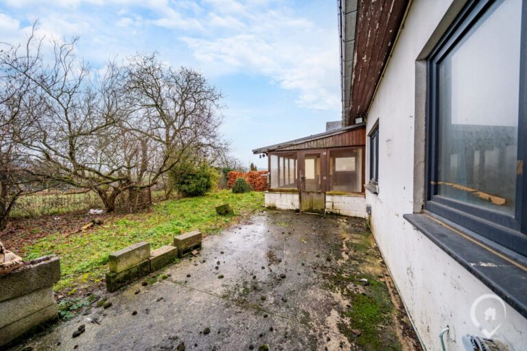 Condrogest - Villa plain-pied 2 chambres à rénover à vendre à Sorinnes