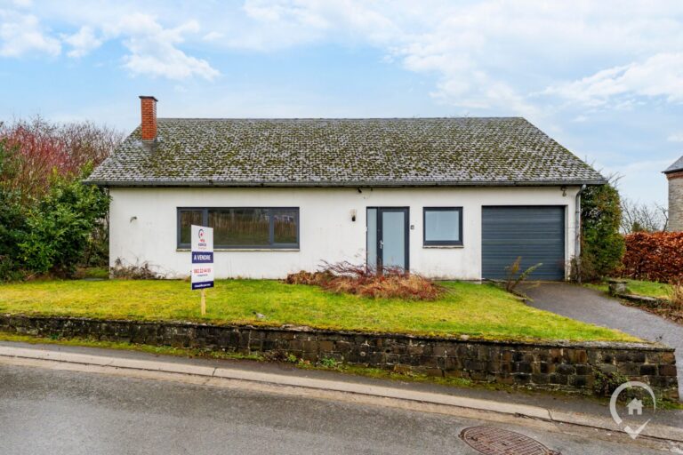 Condrogest - Villa plain-pied 2 chambres à rénover à vendre à Sorinnes