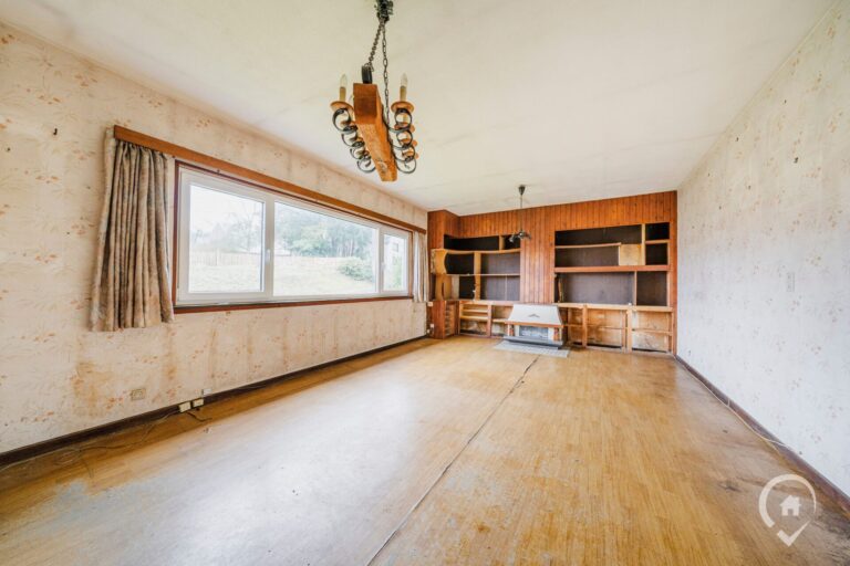 Condrogest - Villa plain-pied 2 chambres à rénover à vendre à Sorinnes