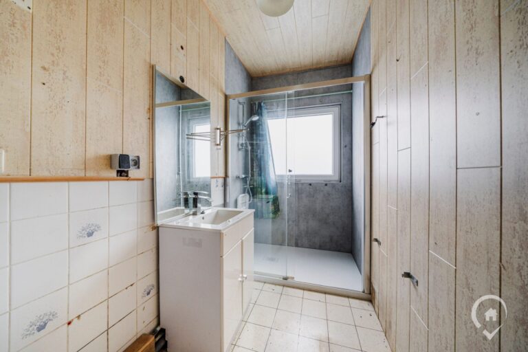 Condrogest - Villa plain-pied 2 chambres à rénover à vendre à Sorinnes