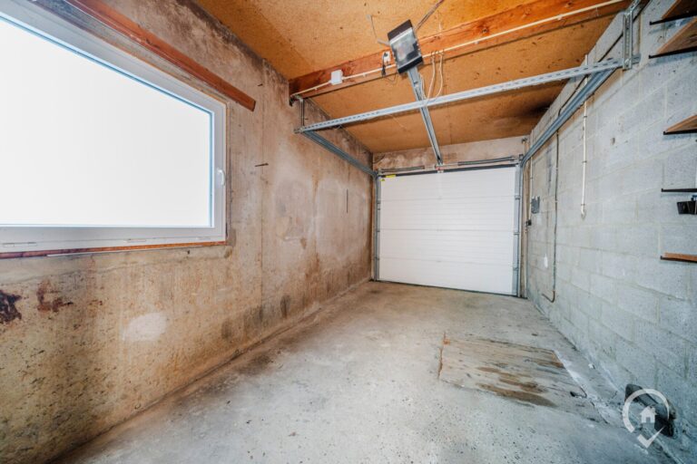 Condrogest - Villa plain-pied 2 chambres à rénover à vendre à Sorinnes