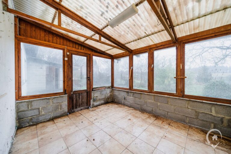 Condrogest - Villa plain-pied 2 chambres à rénover à vendre à Sorinnes