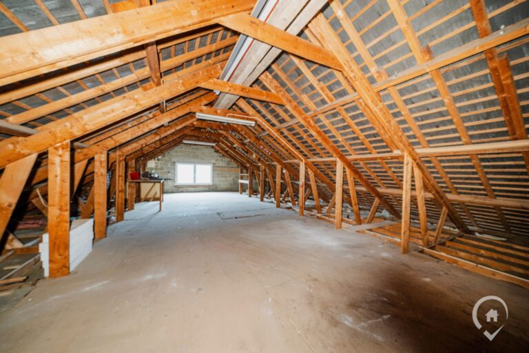 Condrogest - Villa plain-pied 2 chambres à rénover à vendre à Sorinnes