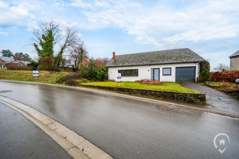 Condrogest - Villa plain-pied 2 chambres à rénover à vendre à Sorinnes