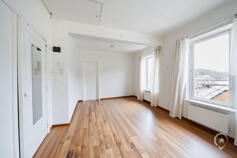 Condrogest - Studio à vendre au centre de Dinant