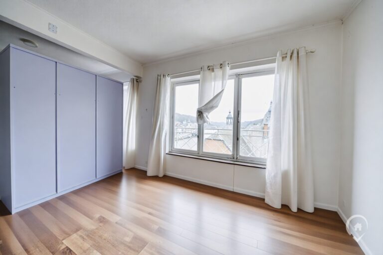 Condrogest - Studio à vendre au centre de Dinant