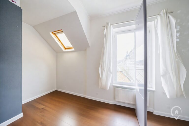 Condrogest - Studio à vendre au centre de Dinant