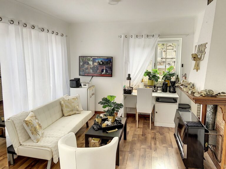 Condrogest - Studio à vendre au centre de Dinant