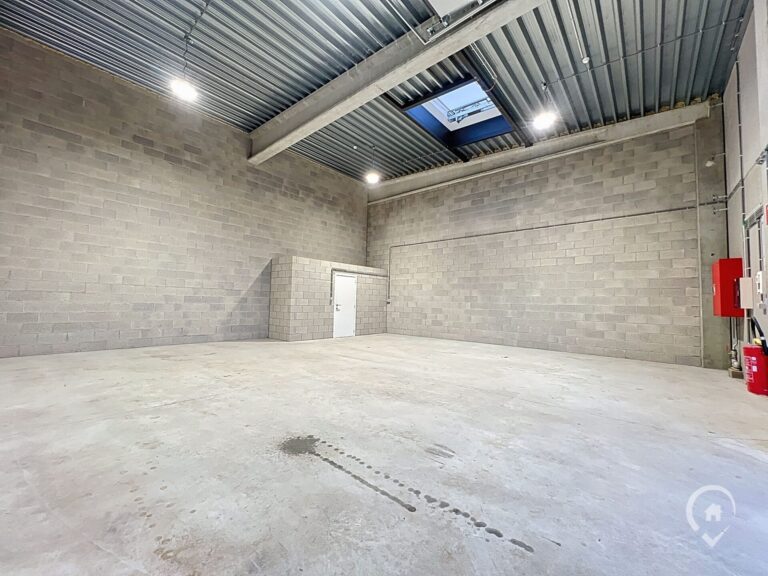 Condrogest - Hall industriel à louer dans le zoning de Sorinnes - Dinant
