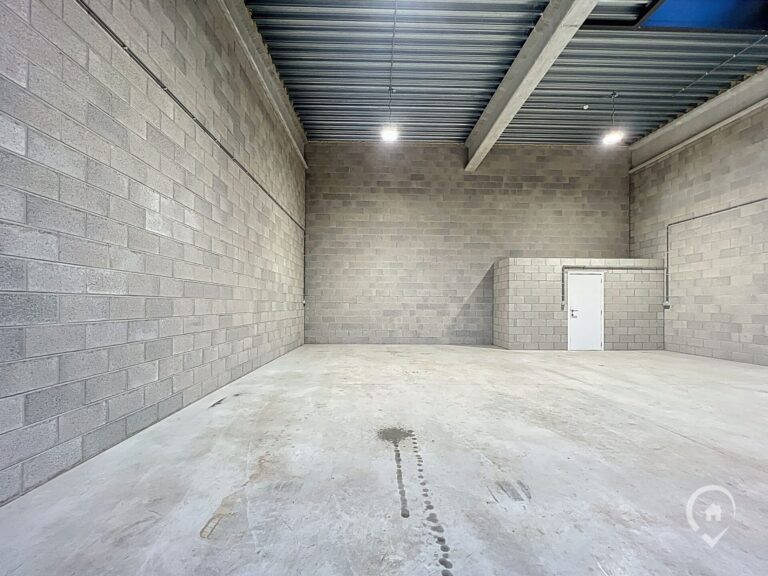 Condrogest - Hall industriel à louer dans le zoning de Sorinnes - Dinant