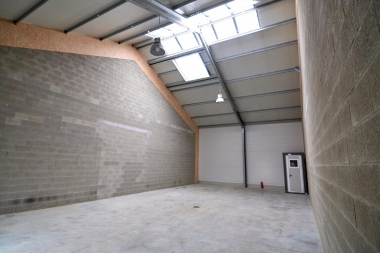 Condrogest - Hall industriel à louer à Sorinnes - Dinant