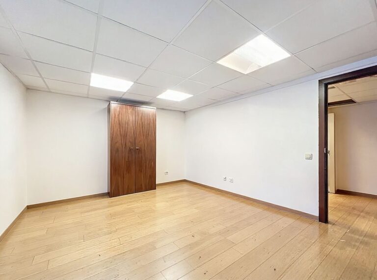 Condrogest - Bureaux à louer à Dinant - Endroit premium