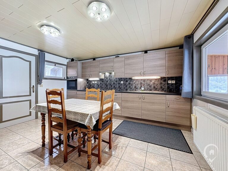 Condrogest - Chalet 1 chambre à vendre en parfait état dans les campagnes d'Onhaye