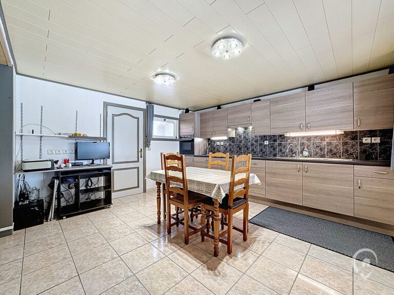 Condrogest - Chalet 1 chambre à vendre en parfait état dans les campagnes d'Onhaye