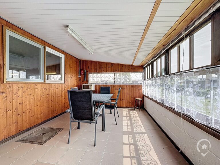 Condrogest - Chalet 1 chambre à vendre en parfait état dans les campagnes d'Onhaye