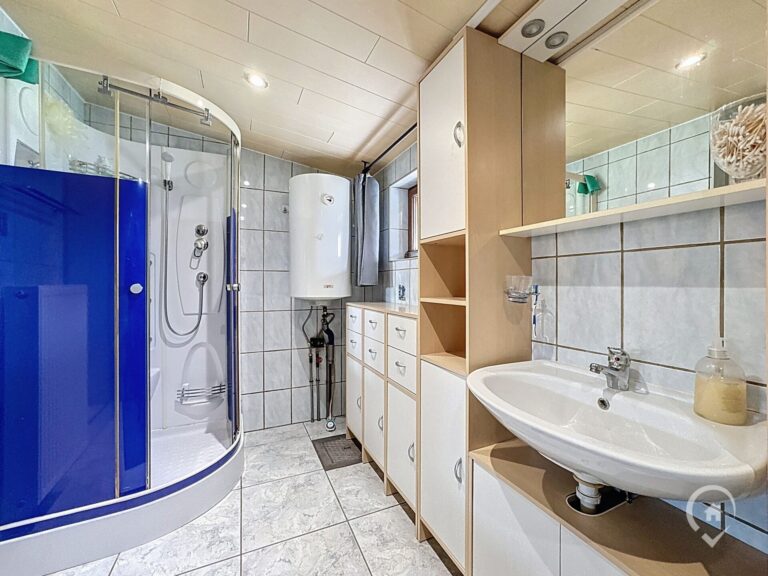 Condrogest - Chalet 1 chambre à vendre en parfait état dans les campagnes d'Onhaye