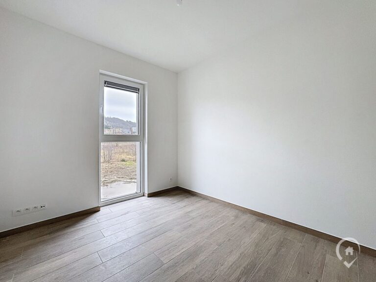 Condrogest - Appartement rez-de-chaussée 3 chambres à vendre à Yvoir