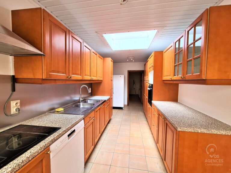 Condrogest - Maison avec jardin à louer à Emptinne