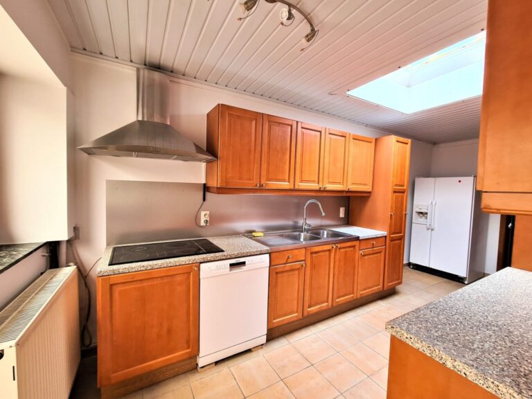 Condrogest - Maison avec jardin à louer à Emptinne