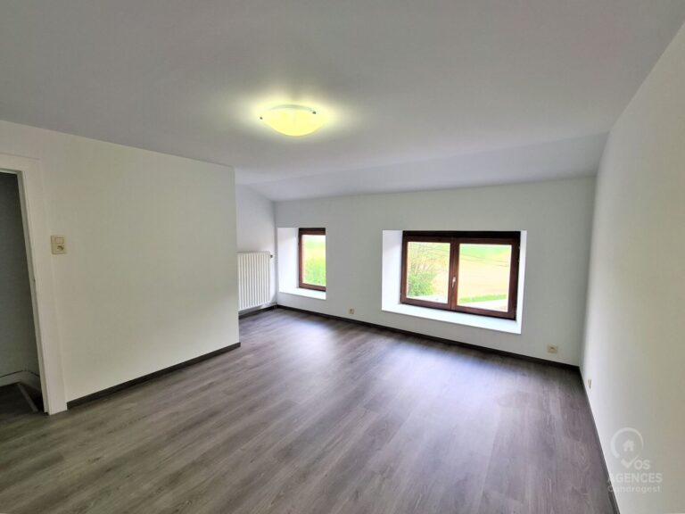 Condrogest - Maison avec jardin à louer à Emptinne