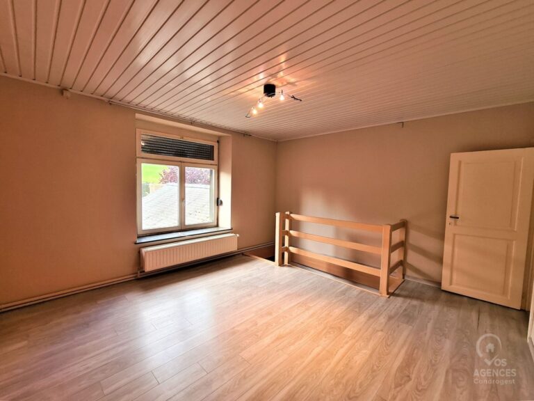 Condrogest - Maison avec jardin à louer à Emptinne