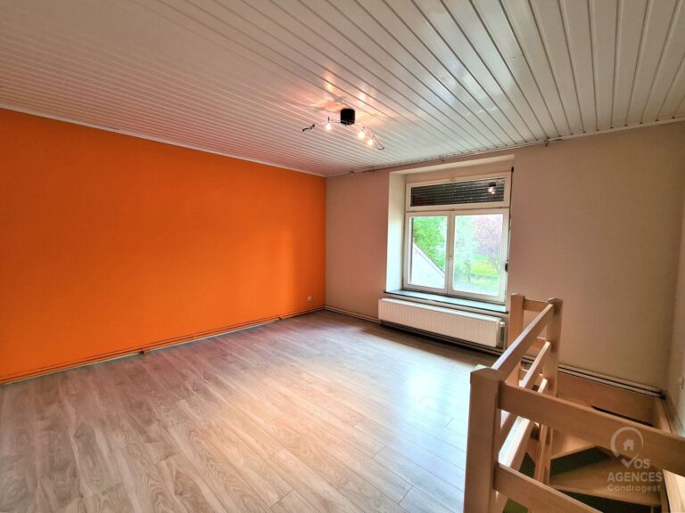 Condrogest - Maison avec jardin à louer à Emptinne