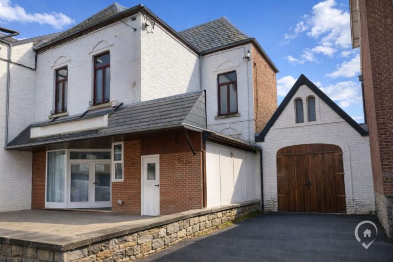 Condrogest - Maison de commerce à vendre à Hastière