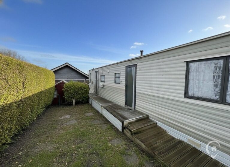 Condrogest - Caravane à rénover à vendre à Hastière - parcelle de 2 ares