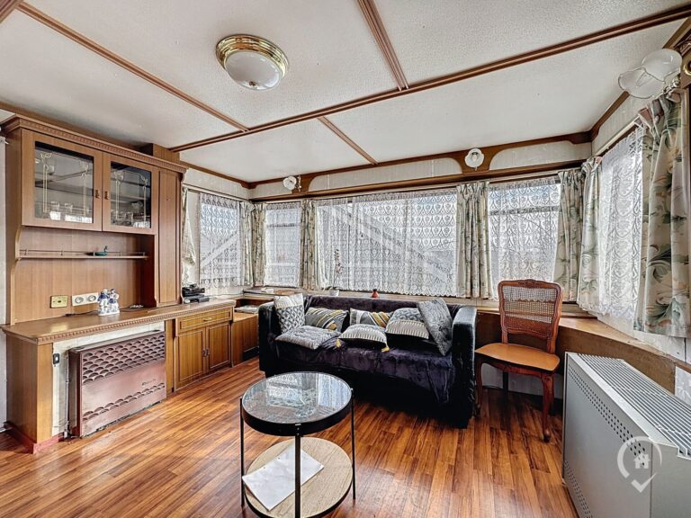 Condrogest - Caravane à rénover à vendre à Hastière - parcelle de 2 ares