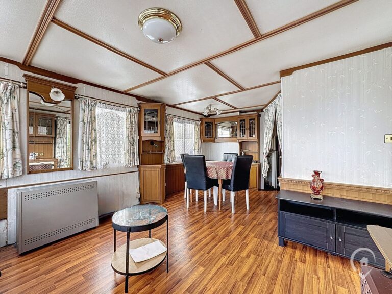 Condrogest - Caravane à rénover à vendre à Hastière - parcelle de 2 ares