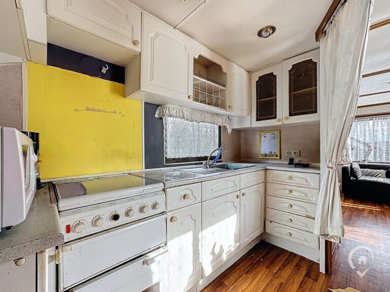 Condrogest - Caravane à rénover à vendre à Hastière - parcelle de 2 ares