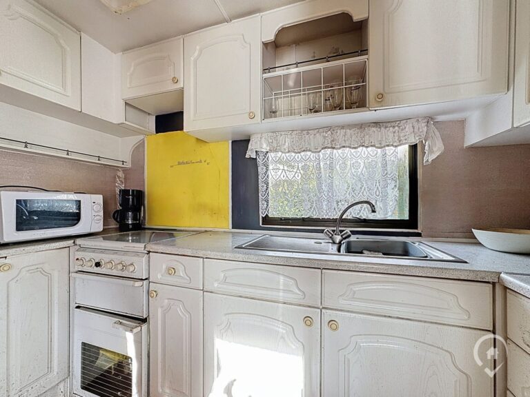 Condrogest - Caravane à rénover à vendre à Hastière - parcelle de 2 ares