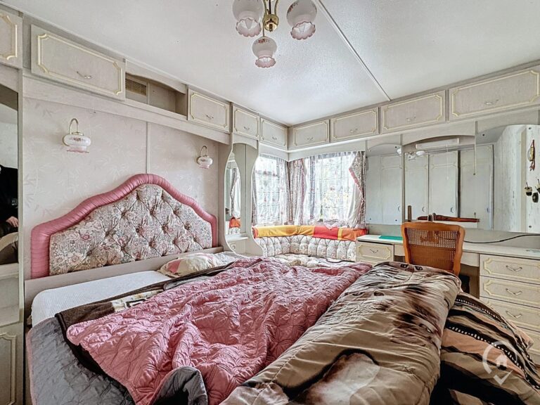 Condrogest - Caravane à rénover à vendre à Hastière - parcelle de 2 ares