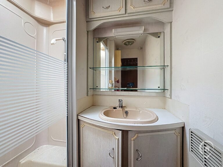 Condrogest - Caravane à rénover à vendre à Hastière - parcelle de 2 ares