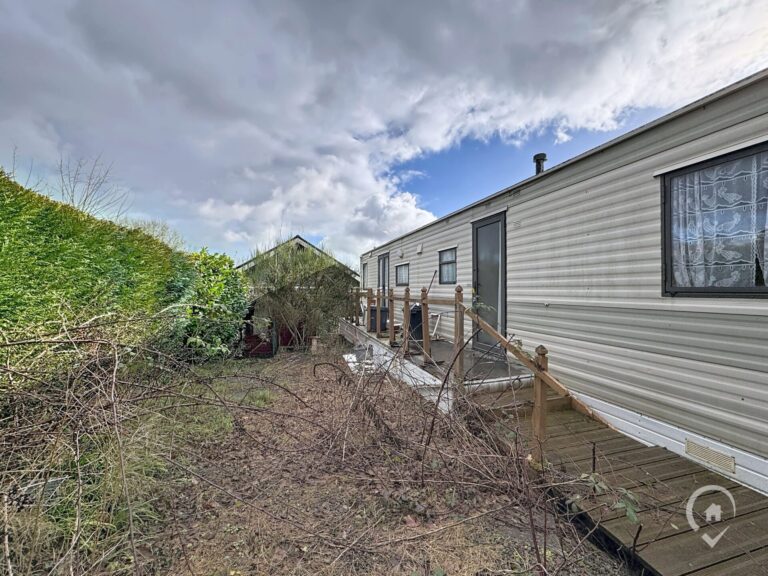 Condrogest - Caravane à rénover à vendre à Hastière - parcelle de 2 ares