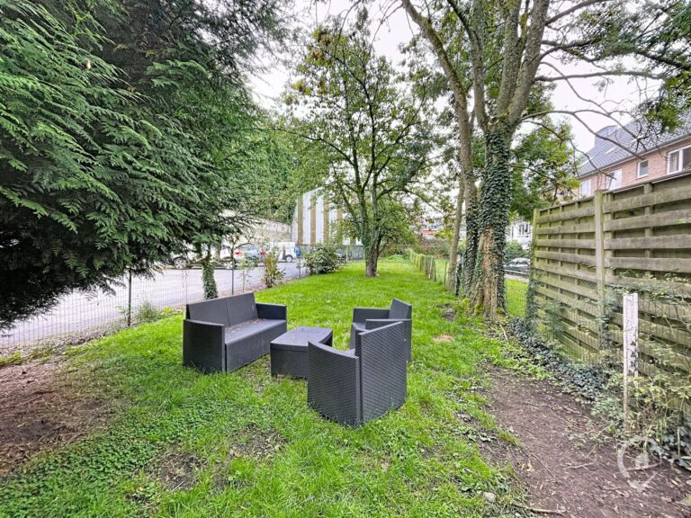 Condrogest - VENDU!! Appartement 1 chambre avec grand jardin et parking à Ciney